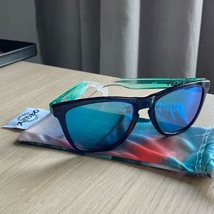 OAKLEY FROGSKINS BLUE OO9013-44